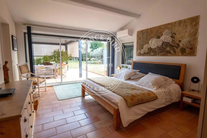 Image No.6-4 Bed House for sale