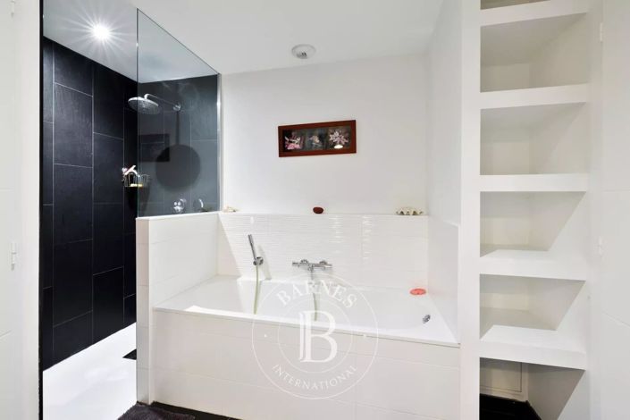 Image No.11-6 Bed House for sale