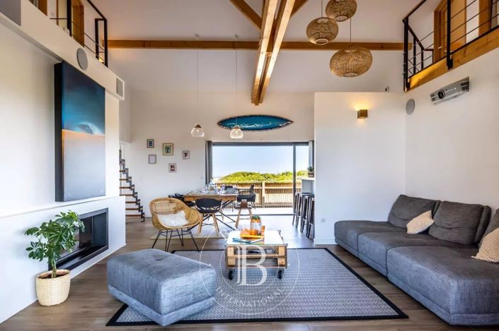 Image No.6-6 Bed House for sale