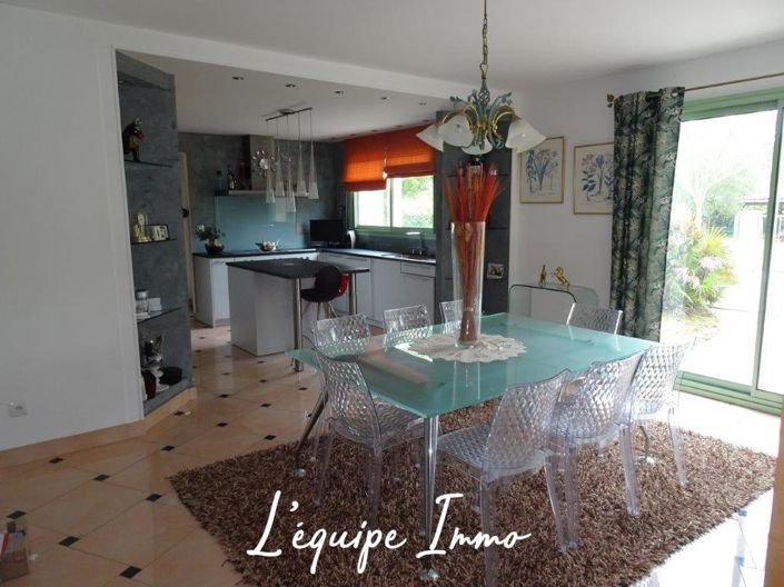 Image No.10-6 Bed House for sale