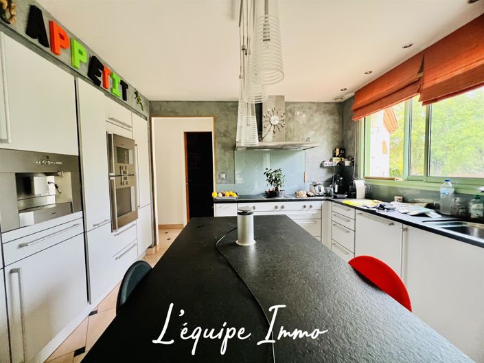 Image No.12-6 Bed House for sale