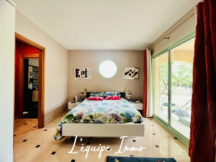 Image No.13-6 Bed House for sale