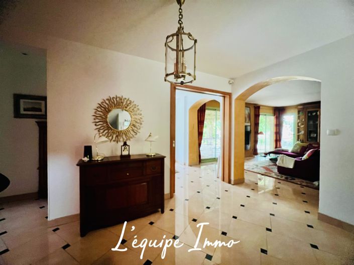 Image No.6-6 Bed House for sale