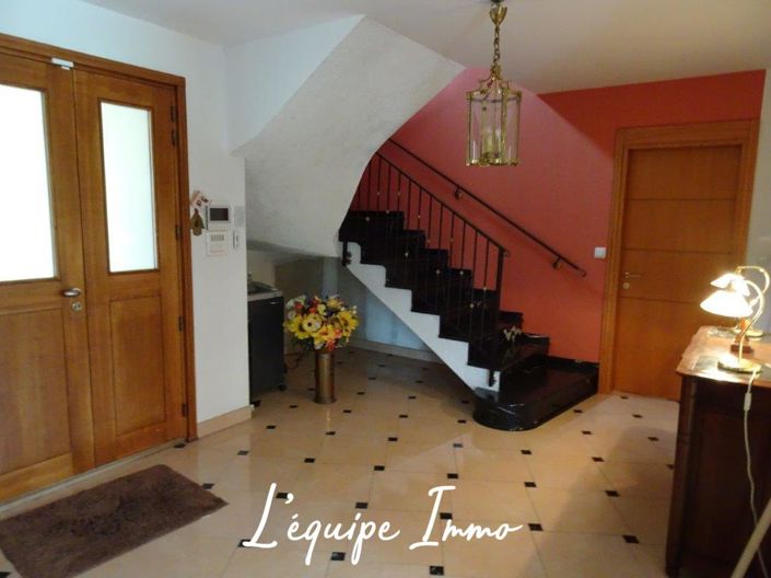 Image No.7-6 Bed House for sale