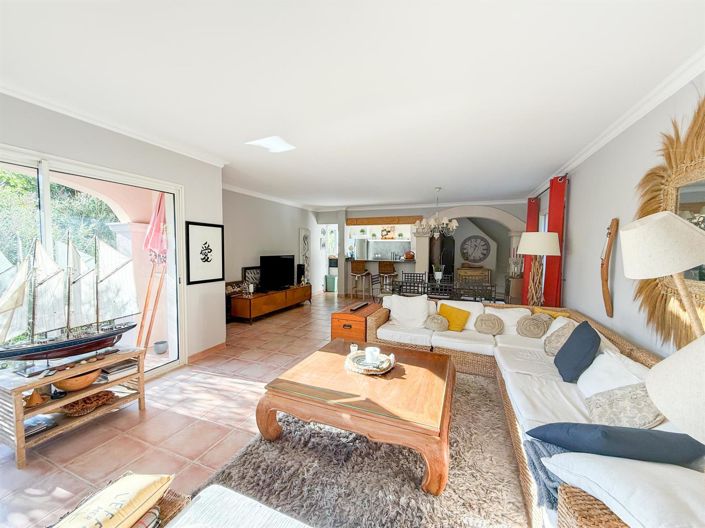 Image No.6-4 Bed House for sale