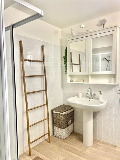 Image No.10-3 Bed House for sale