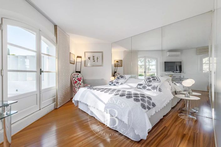 Image No.10-4 Bed House for sale