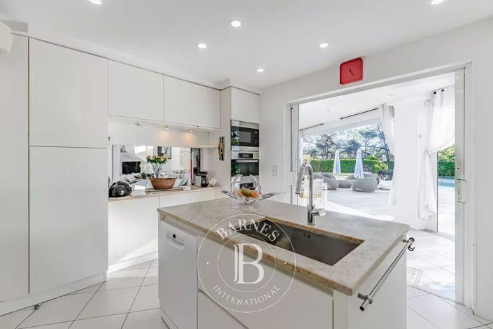 Image No.3-4 Bed House for sale