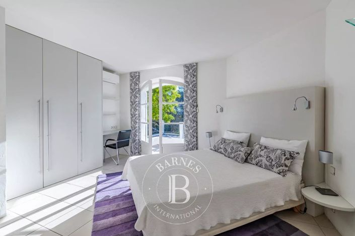 Image No.6-4 Bed House for sale