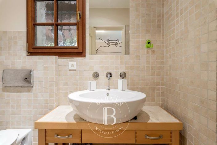 Image No.12-5 Bed House for sale