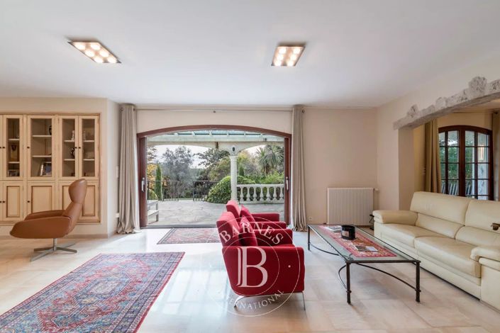 Image No.5-5 Bed House for sale