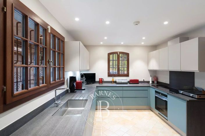 Image No.7-5 Bed House for sale