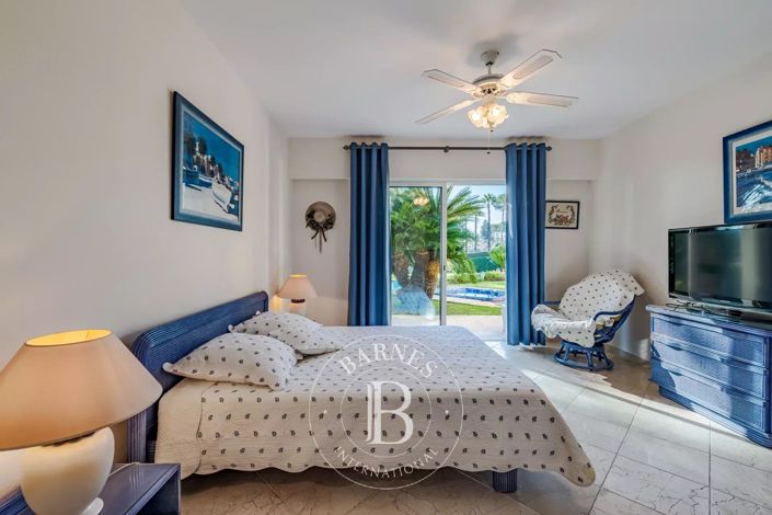 Image No.8-4 Bed House for sale