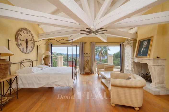 Image No.10-8 Bed House for sale