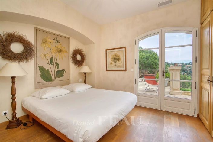 Image No.12-8 Bed House for sale