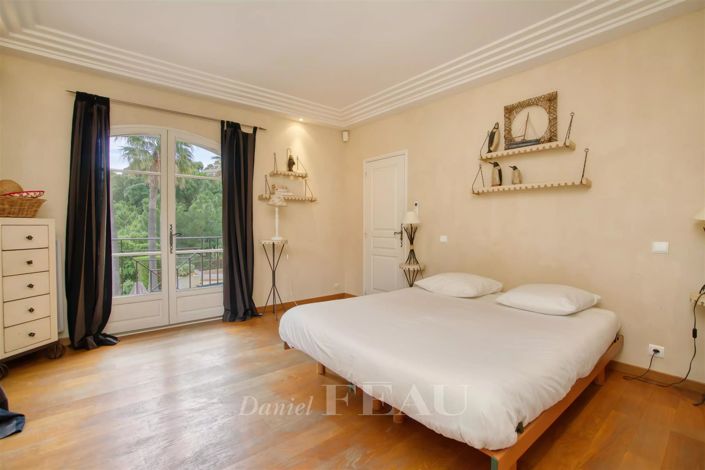 Image No.13-8 Bed House for sale