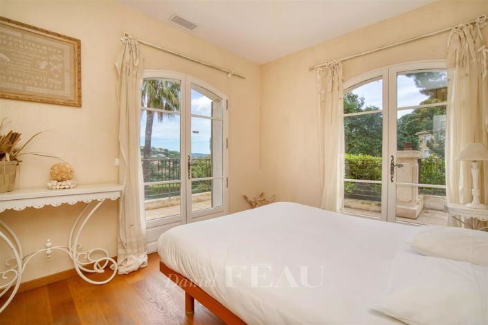 Image No.16-8 Bed House for sale