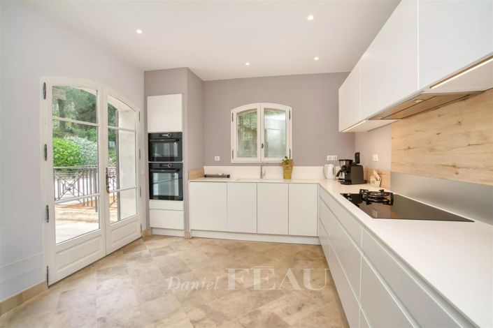 Image No.9-8 Bed House for sale