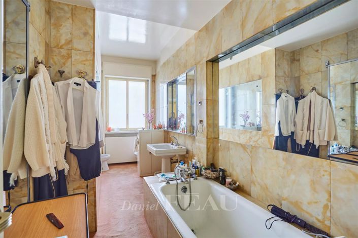 Image No.24-3 Bed Apartment for sale