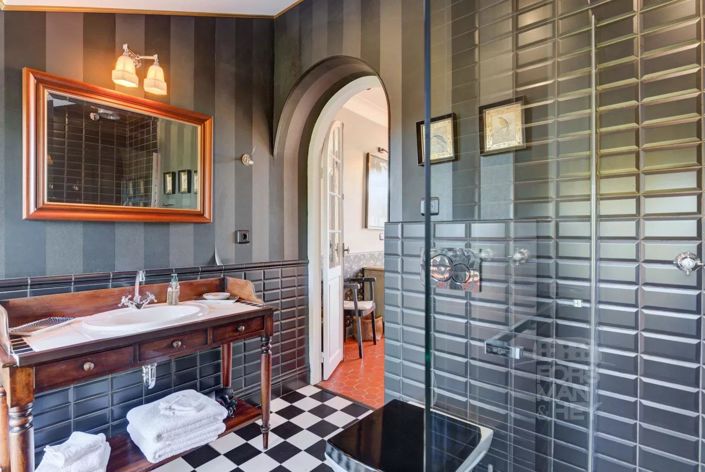 Image No.11-7 Bed House for sale