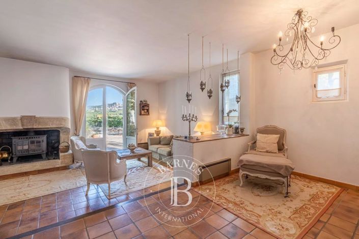 Image No.6-6 Bed House for sale