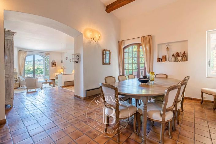 Image No.8-6 Bed House for sale