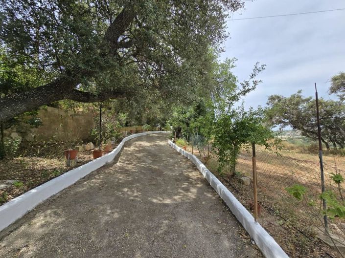 Image No.13-2 Bed House for sale