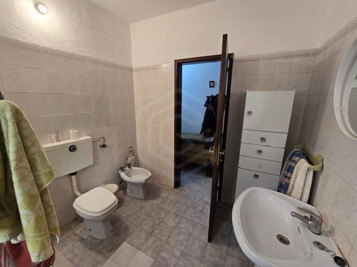 Image No.9-2 Bed House for sale