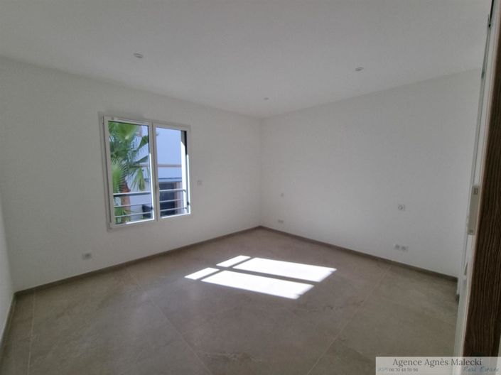 Image No.12-4 Bed House for sale