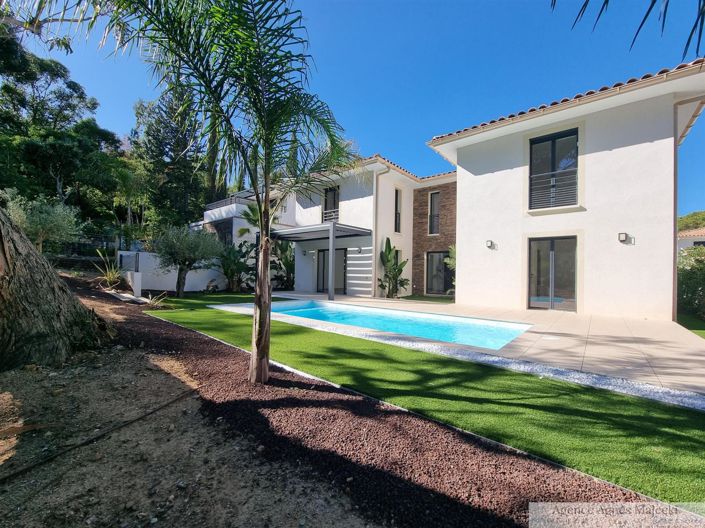 Image No.2-4 Bed House for sale