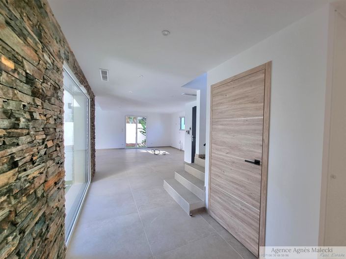 Image No.3-4 Bed House for sale