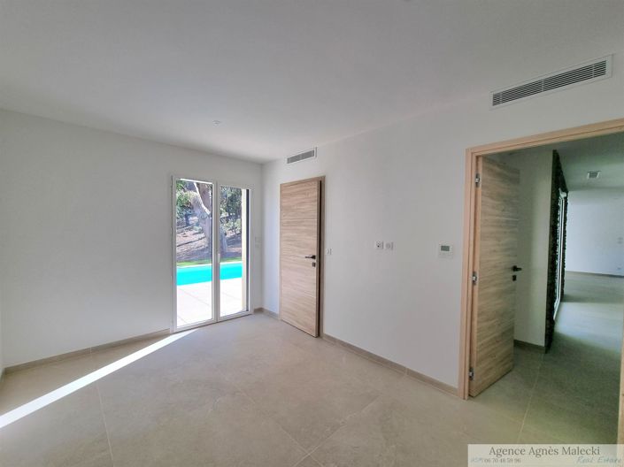 Image No.8-4 Bed House for sale