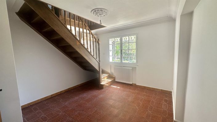 Image No.11-5 Bed House for sale