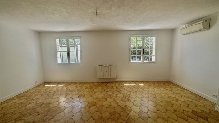 Image No.18-5 Bed House for sale