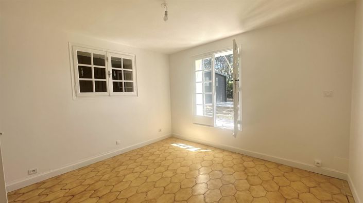 Image No.21-5 Bed House for sale