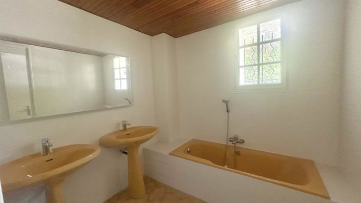 Image No.23-5 Bed House for sale