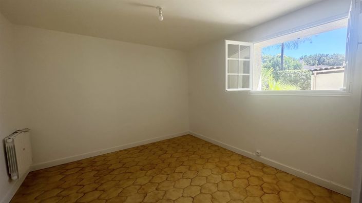 Image No.24-5 Bed House for sale