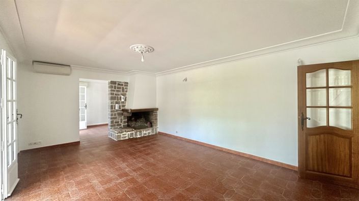 Image No.5-5 Bed House for sale