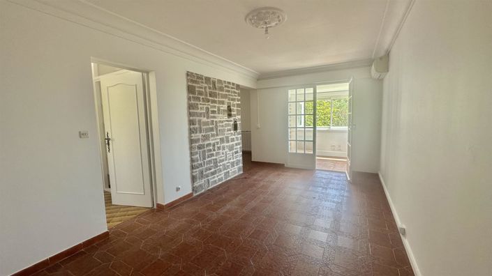 Image No.7-5 Bed House for sale