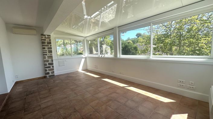 Image No.8-5 Bed House for sale