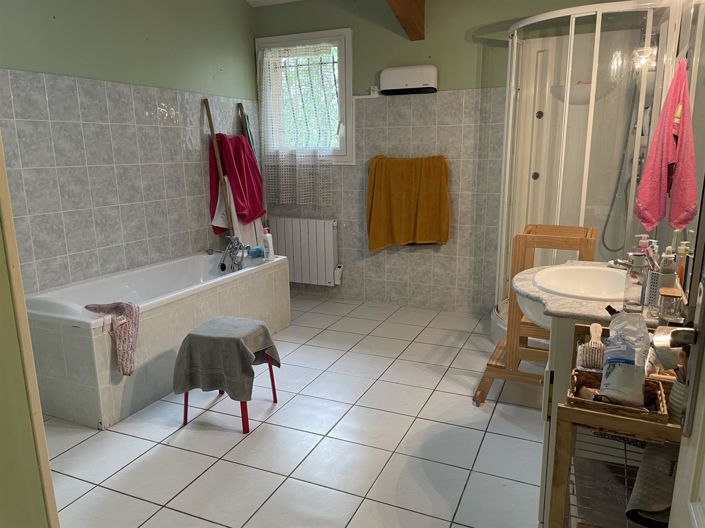 Image No.11-2 Bed House for sale