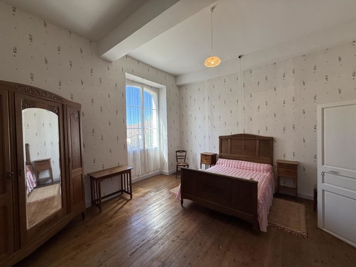 Image No.15-7 Bed House for sale