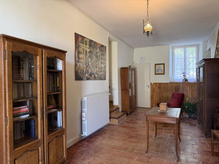 Image No.9-7 Bed House for sale