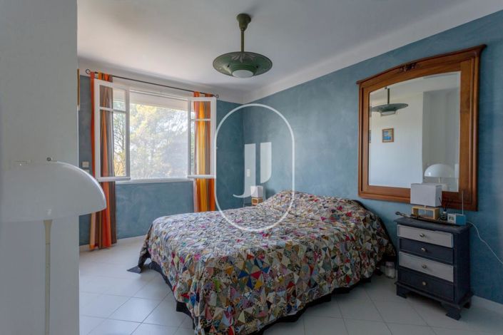 Image No.8-4 Bed House for sale