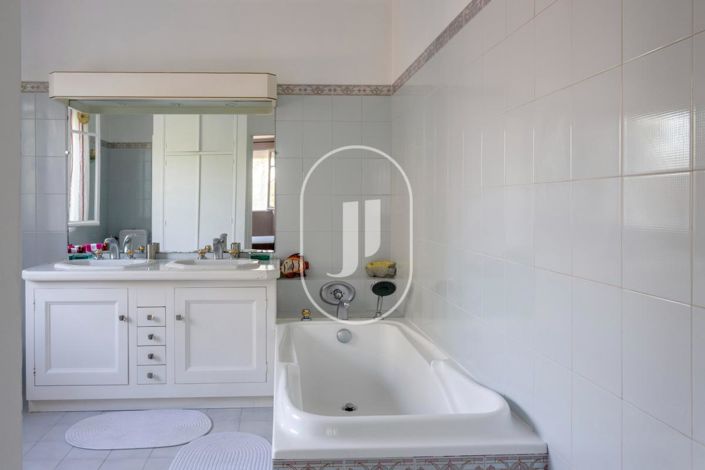 Image No.9-4 Bed House for sale