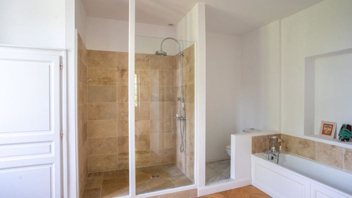 Image No.17-4 Bed Property for sale