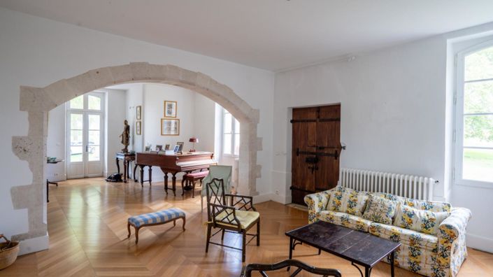 Image No.5-4 Bed Property for sale