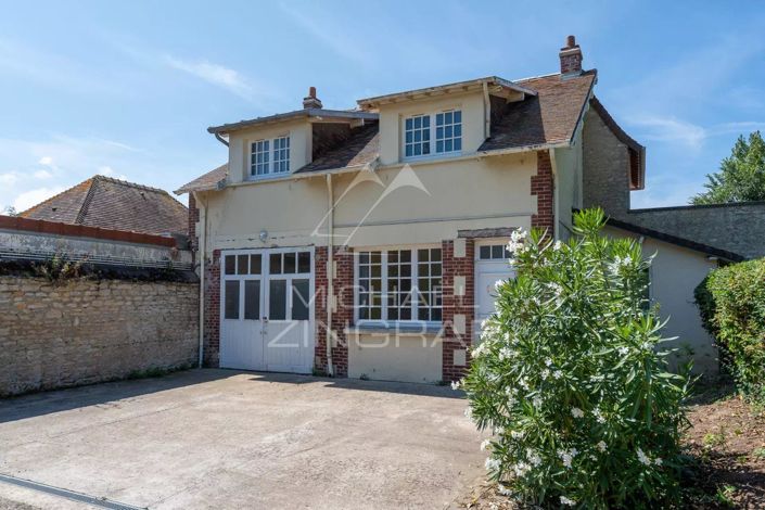 Image No.5-8 Bed House for sale