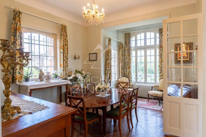 Image No.6-8 Bed House for sale