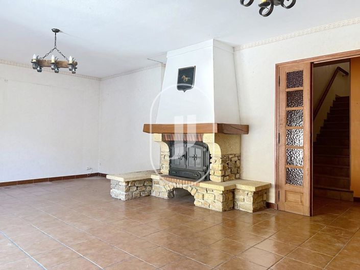 Image No.3-3 Bed House for sale